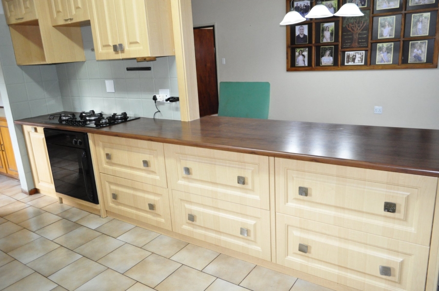 4 Bedroom Property for Sale in Wavecrest Eastern Cape